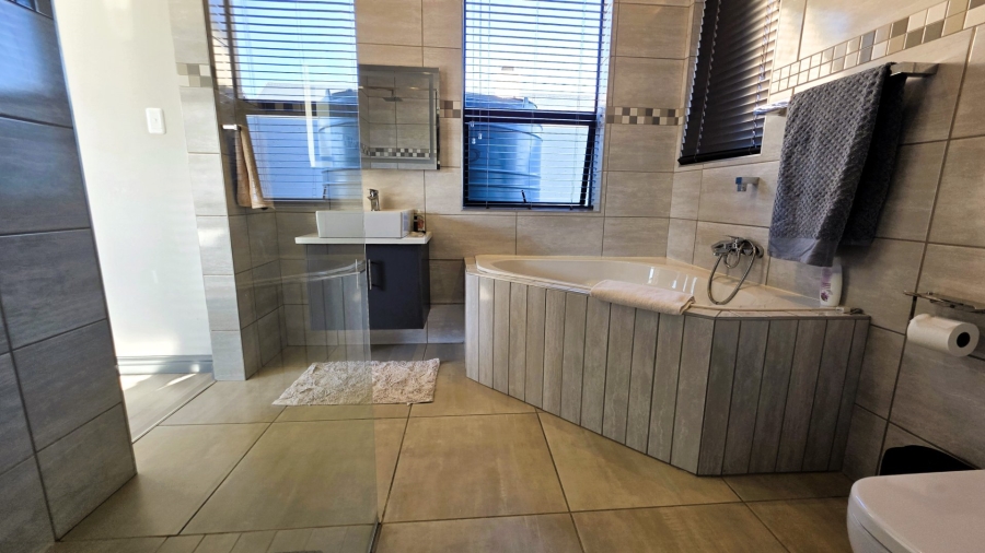 3 Bedroom Property for Sale in Blue Mountain Village Western Cape